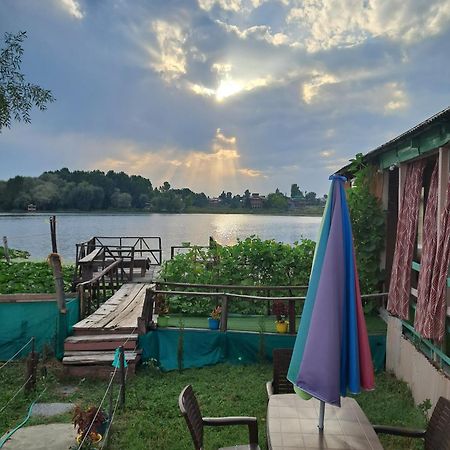 Lakeside Homestay Srinagar Dış mekan fotoğraf