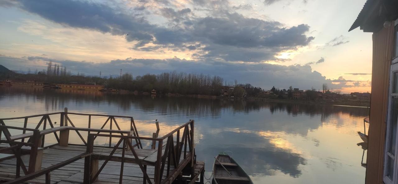 Lakeside Homestay Srinagar Dış mekan fotoğraf