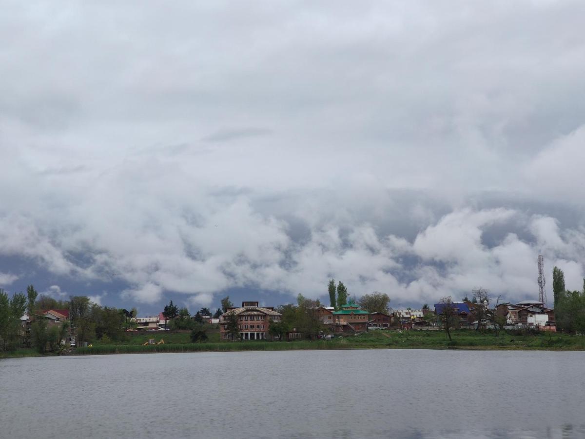 Lakeside Homestay Srinagar Dış mekan fotoğraf
