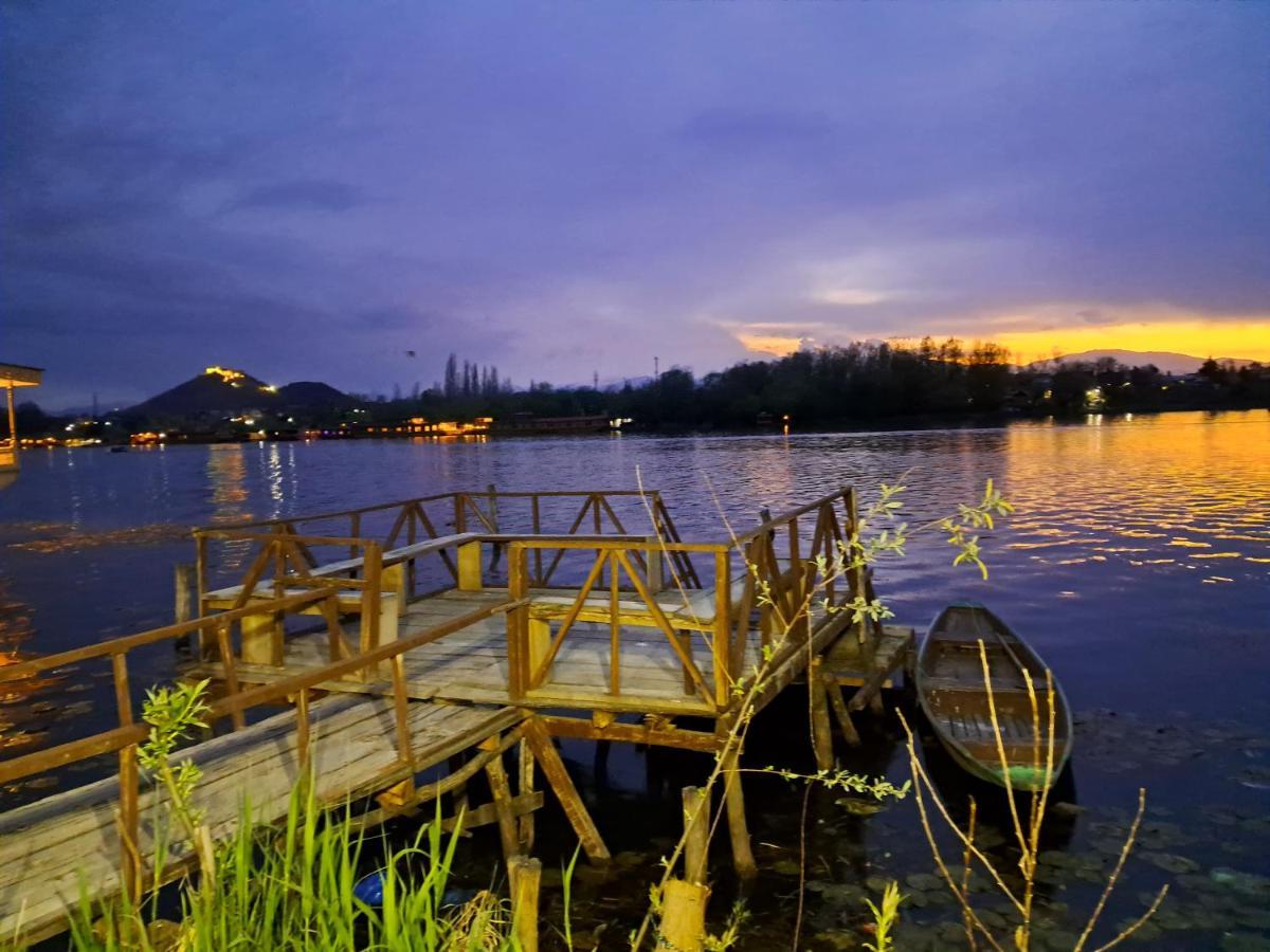 Lakeside Homestay Srinagar Dış mekan fotoğraf