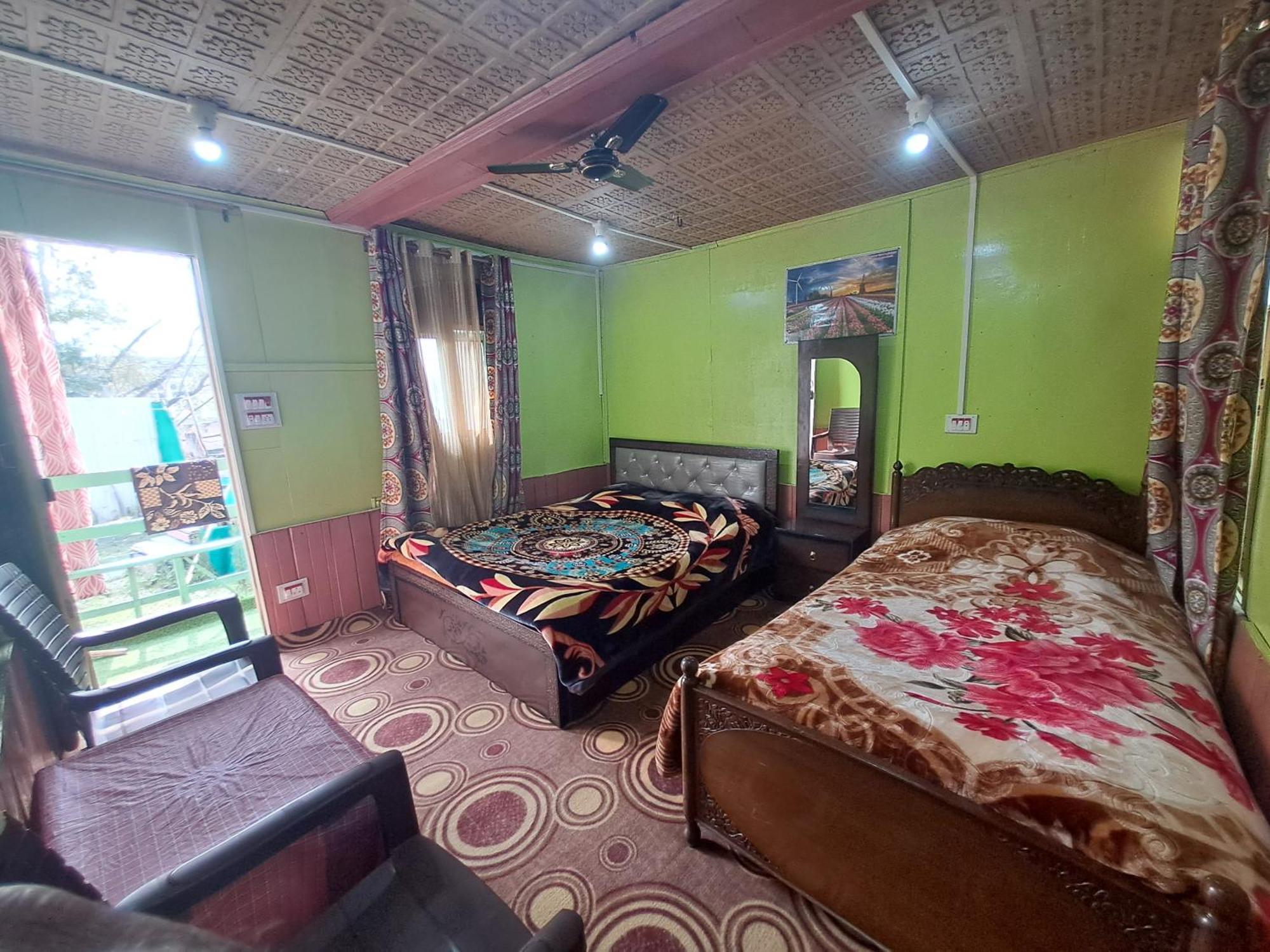 Lakeside Homestay Srinagar Dış mekan fotoğraf
