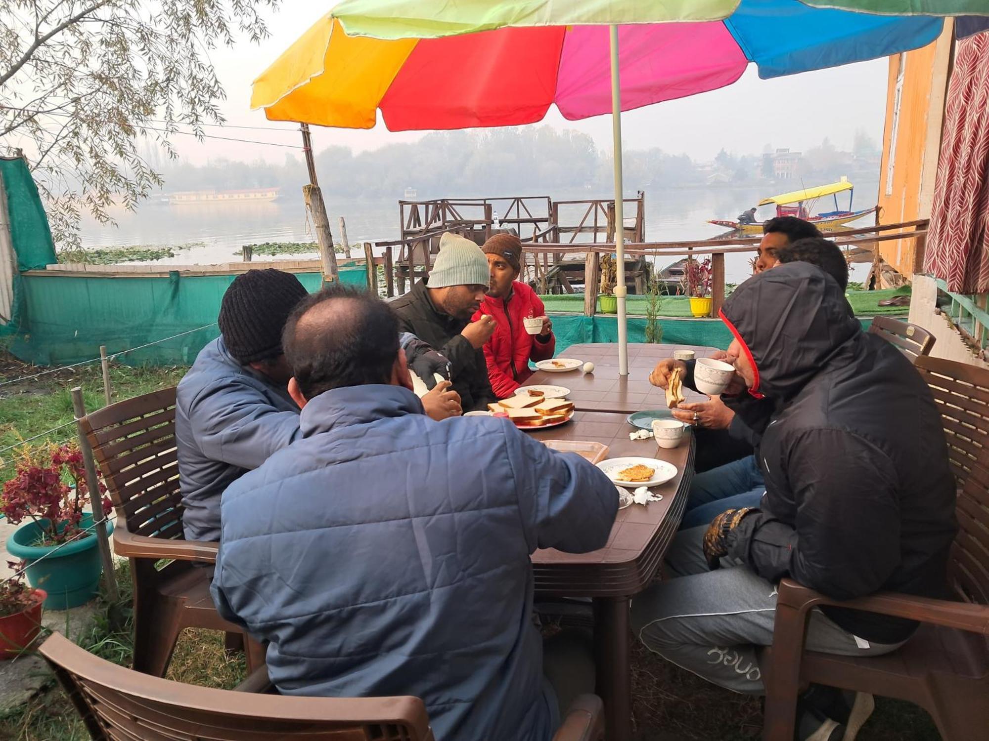 Lakeside Homestay Srinagar Dış mekan fotoğraf