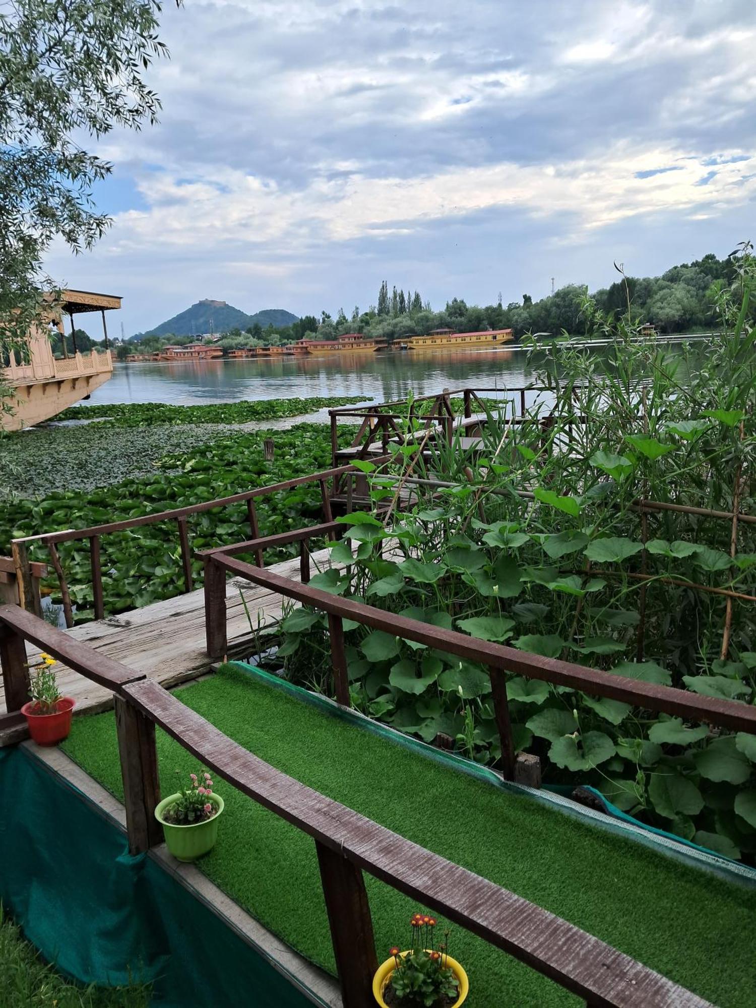 Lakeside Homestay Srinagar Dış mekan fotoğraf