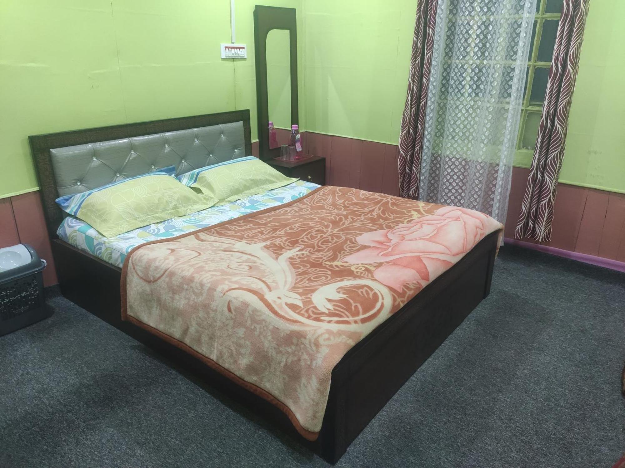 Lakeside Homestay Srinagar Oda fotoğraf